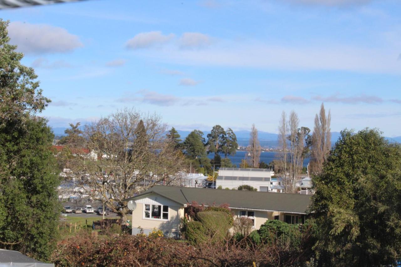 Luxury Retreat With Swim Spa Lago Lago Taupo Exterior foto
