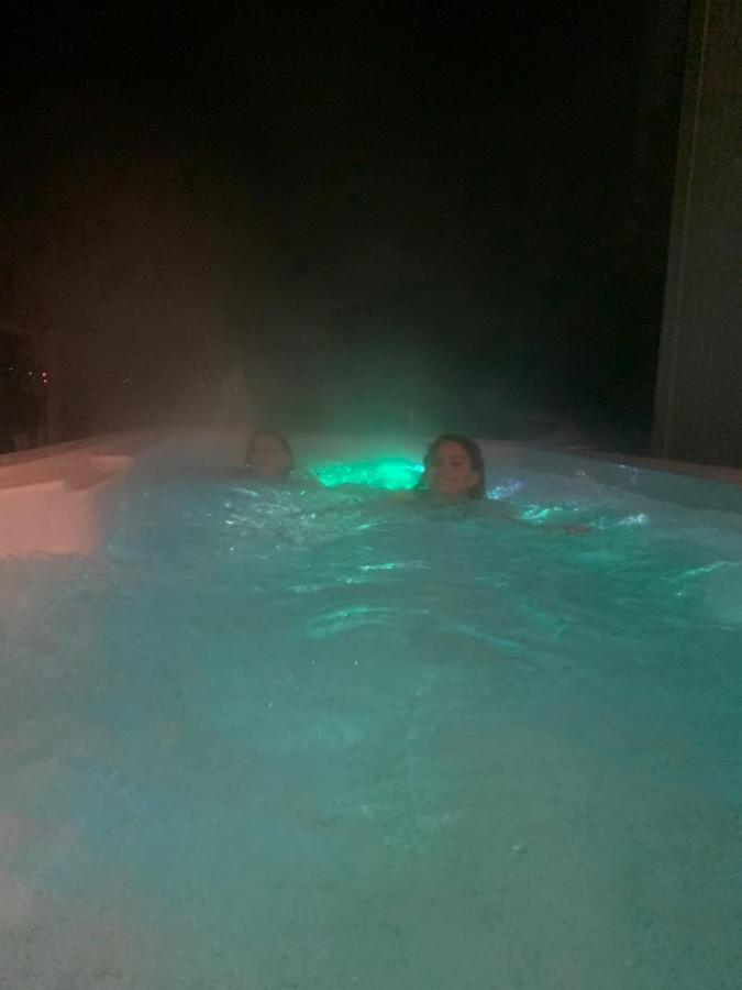 Luxury Retreat With Swim Spa Lago Lago Taupo Exterior foto