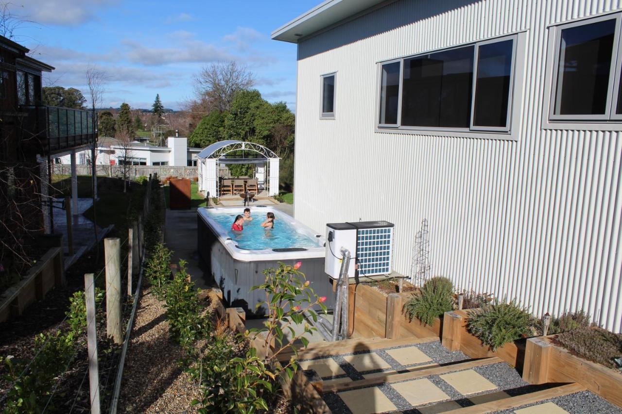 Luxury Retreat With Swim Spa Lago Lago Taupo Exterior foto