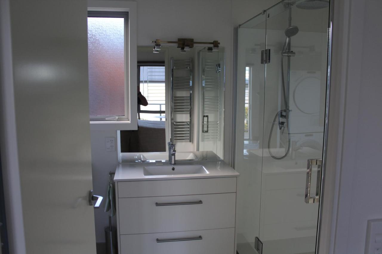 Luxury Retreat With Swim Spa Lago Lago Taupo Exterior foto