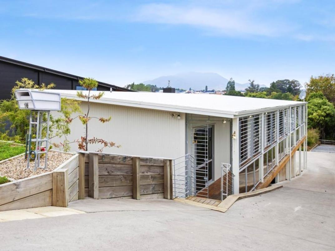 Luxury Retreat With Swim Spa Lago Lago Taupo Exterior foto